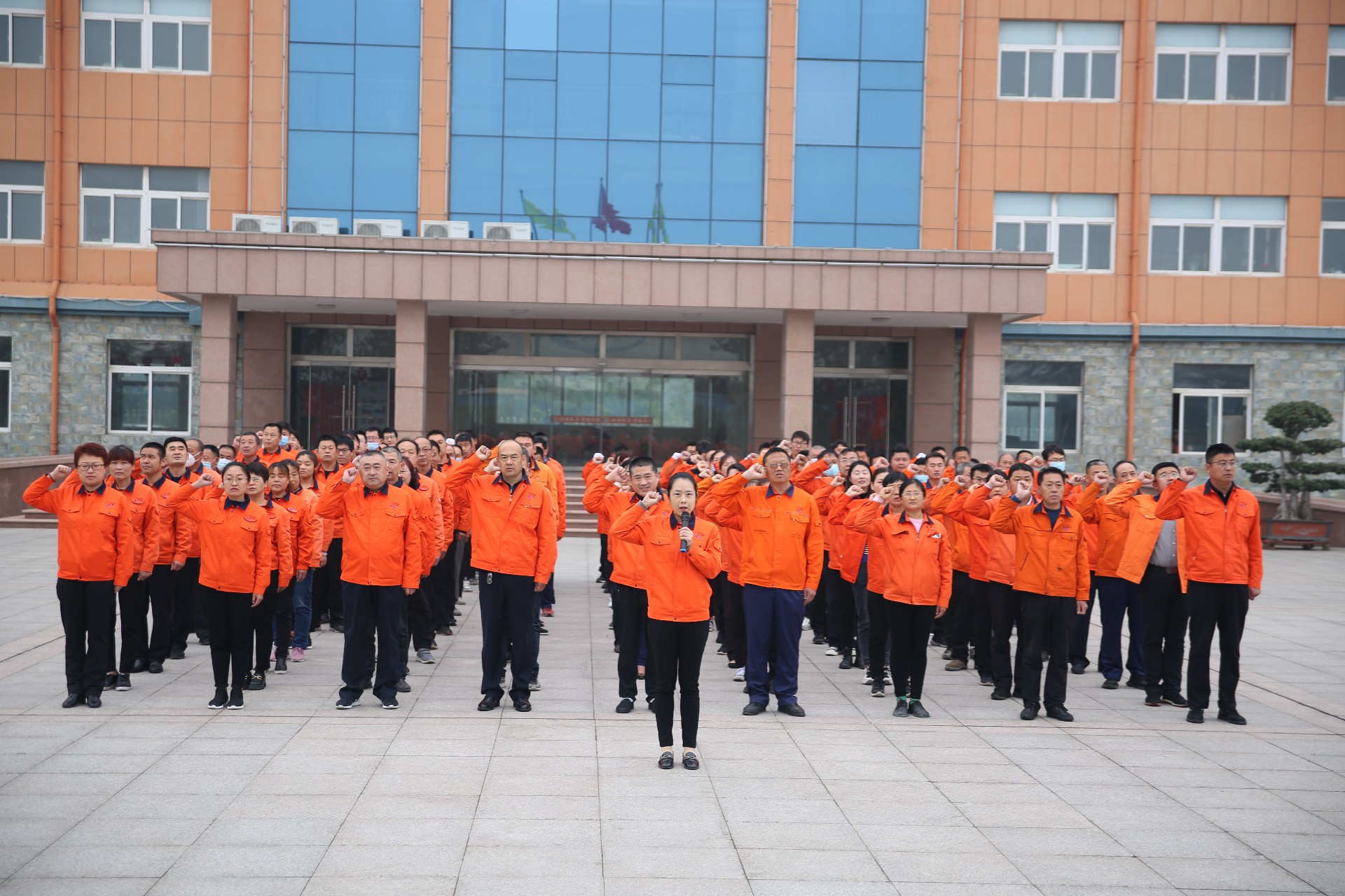 1651460952179337.jpg 升旗2.jpg